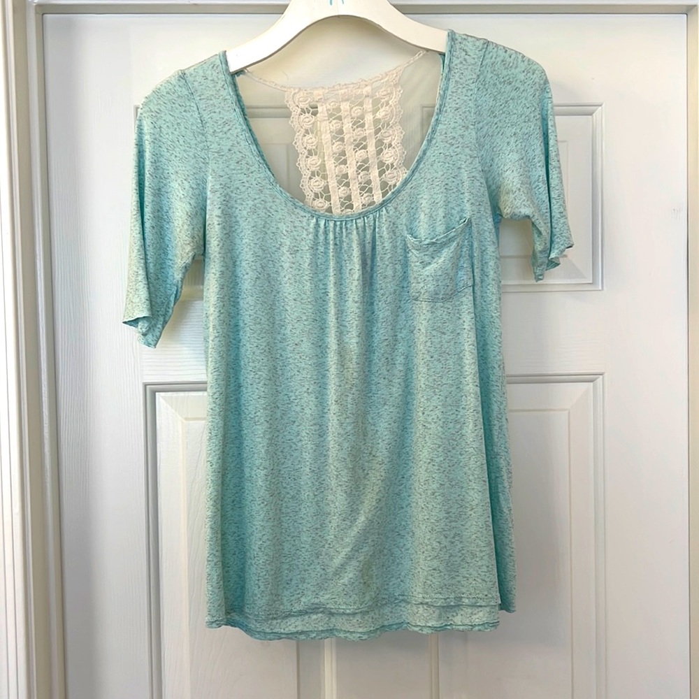 Everly light blue & gray speckles scoop neck top crochet back sizeM